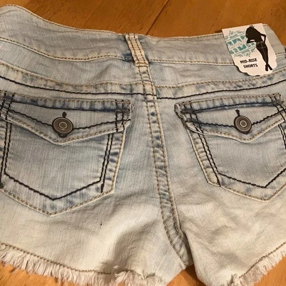 Rebel By Right Mid Rise Cut off  Shorts NWT - Picture 9 of 9
